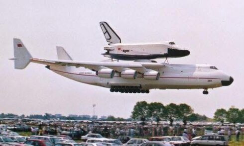 “Мрия” (по-украински — “Мечта”) до сих пор остаётся самым большим самолётом в мире.
