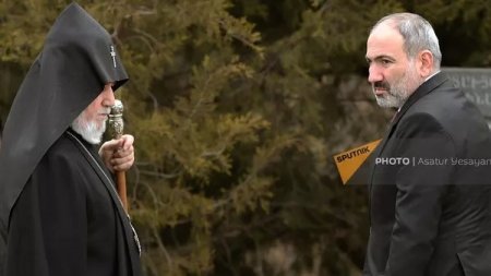  Paşinyan erməni ruhanilərini təhqir etdi, savaş başladı: -