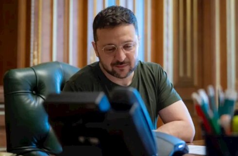 Zelenski: Ukrayna özünün uzaqmənzilli silahlarından istifadə edə bilər