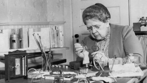 Milyonçu qadın Frensis Li polisə sübut toplamağı necə öyrətdi