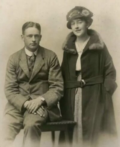 Bir müddət sonra məşhur yazıçı Aqata Kristinin yoxa çıxdığı məlum oldu - avtomobil ona məxsus idi.