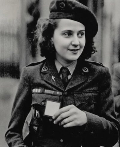 Əsl cəsarət, hətta öz həyatı təhlükədə olsa belə, öz prinsiplərinə və xalqına sədaqətdir.