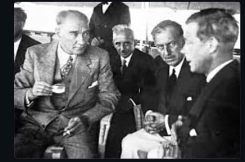 Filistin’de İsrail devleti kurmak isteyen İngiliz Kralı Edward, buna engel olmamasını Atatürk’e söylemek için 1937’de İstanbul’a geldi