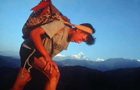 Dəniz Qüvvələrinin xüsusi təyinatlı əsgərlərindən tutmuş Yaşıl Beretlərə qədər böyük nüfuza malik bir çox elit əsgər var. Lakin onların möhtəşəm nümayişi ilə Nepalın Qurxa Briqadaları ilə müqayisə edilə bilməz.