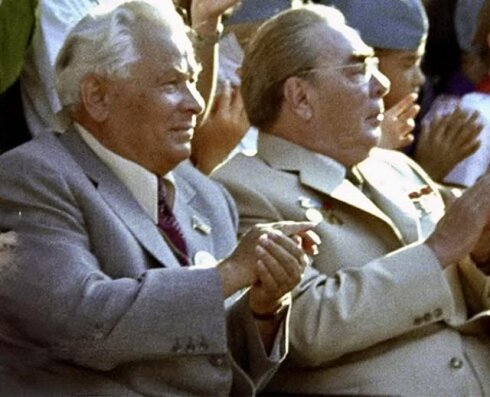 "Məktəblilərin dərsdənkənar təhsili üzrə tövsiyələr"dən, Təhsil Nazirliyi, Moskva, 1982.