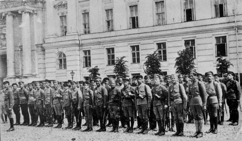 "На еврейских мозгах, латышских штыках и русских дураках"