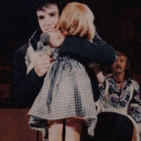 Bəzən insanın əsl böyüklüyü səhnədə deyil, sakitcə - lazımsız sözlər olmadan, böyük ürəklə etdikləri işdə ortaya çıxır.