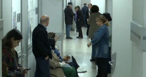 Yasamalda 16 saylı poliklinikada növbə PROBLEMİ – VİDEO