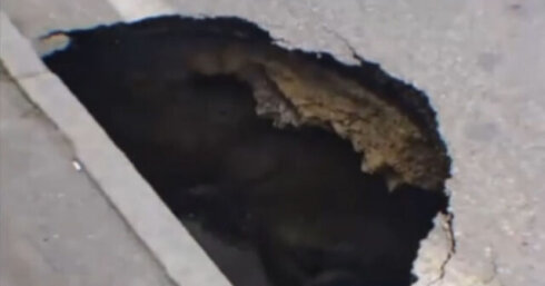 Nəsimi rayonu ərazisində yolda çökmə baş verib  VİDEO