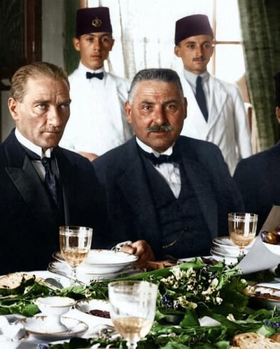 "Bu millete her şeyi öğrettim, fakat bir tek uşaklığı öğretemedim!"