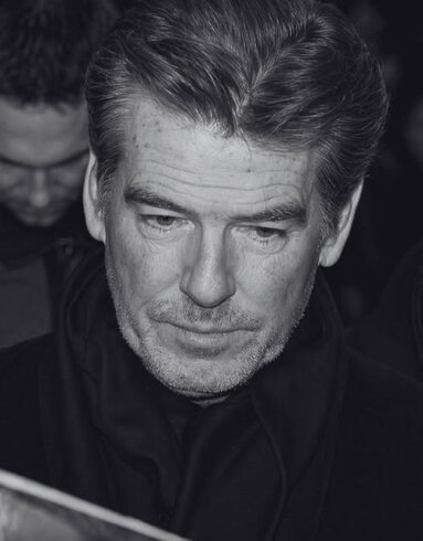 Ceyms Bond - Atası ailəni tərk etdi. Həyat yoldaşı 43 yaşında xərçəngdən öldü.