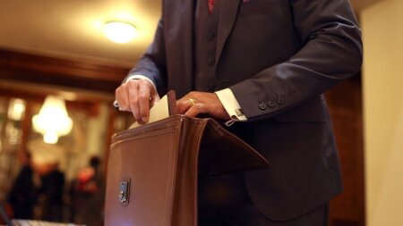 Bir qurumda bu qədər adamın işləməsinə ehtiyac yoxdur, İXTİSARLAR OLMALIDIR -