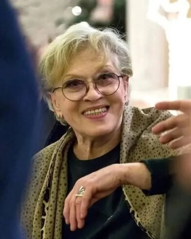 Alisa Freundlix  "Deyəsən, bu dünyada çox qalmışam."
