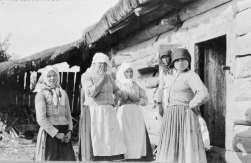 Вековухи: как жили самые несчастные женщины на Руси