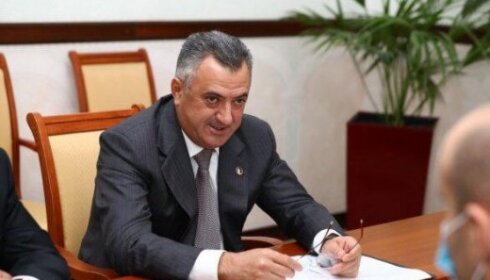 Abdin Fərzəliyev “Şamaxılı İsrafilə” yaşıl işıq yandırdı: Qanunsuz tikinti -Videofakt