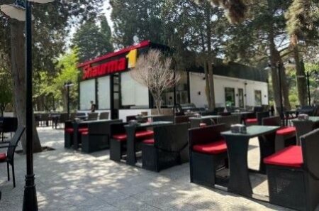 Vaqif Novruzovun ailəsi Hüseyn Cavid parkında yerləşən “Shaurma“ restoranının ərazisini özəlləşdirib? - İDDİA