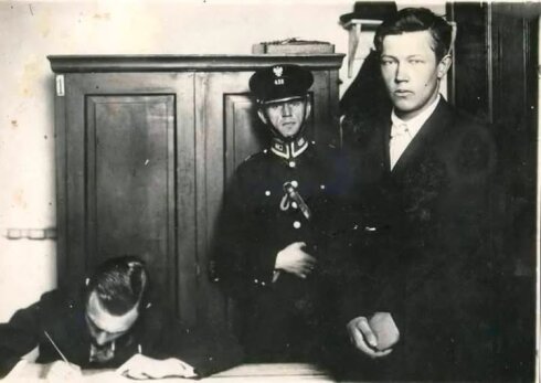 7 iyun 1927-ci ildə Polşa Respublikasındakı Sovet Səlahiyyətli Nümayəndəsi Pyotr Voykov Varşava qatar stansiyasında ölümcül yaralandı.