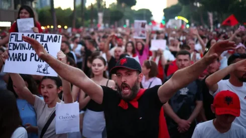 "Trampın kürəkəni Albaniyada dəbdəbəli kurort tikir: