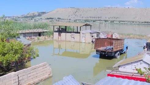 Xocəsən gölü daşdı: Evlər və həyətlər su altında qaldı - VİDEO