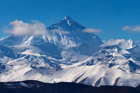 Hindistan 1996-cı ildən Everestdə qalan nəşi endirmək üçün tender elan edib
