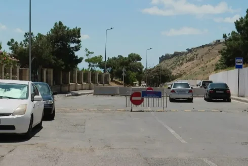 Bəxti bağlanmış Badamdar yolu - Sürüşmə təhlükəsinə görə bağlanan yolda bərpa işləri niyə aparılmır? - VİDEO