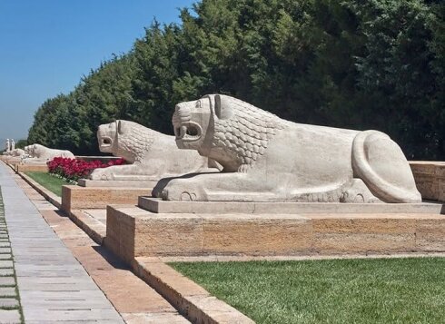 Anıtkabir'deki aslanlar yalnızca mimari bir detay değil