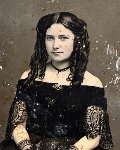 "Dərinliklərin "Mona Lizası" adlandırılan bu portret,..."