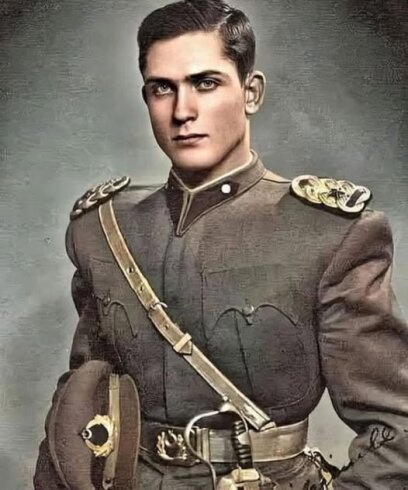 EMRETTIĞINIZ YÜZBAŞI GELDI EFENDIM.