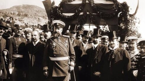 “Barıt çəlləyi”ndə sui-qəsd, güllələnən kral ailəsi, müharibəyə bir addım.