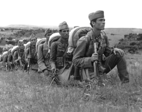 KADİM TÜRK ASKER OTURUŞU--ÇÖKMEK