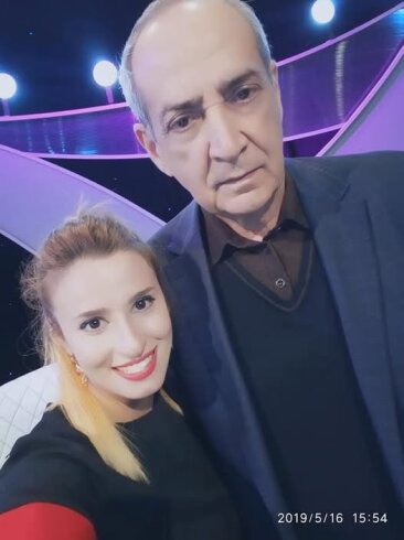 Sənətkarın həyatı kiminsə yaddaşında bir obraz, kiminsə gəncliyində bir sevgi, kiminsə peşə həyatında bir xatirə kimi də yaşayır.